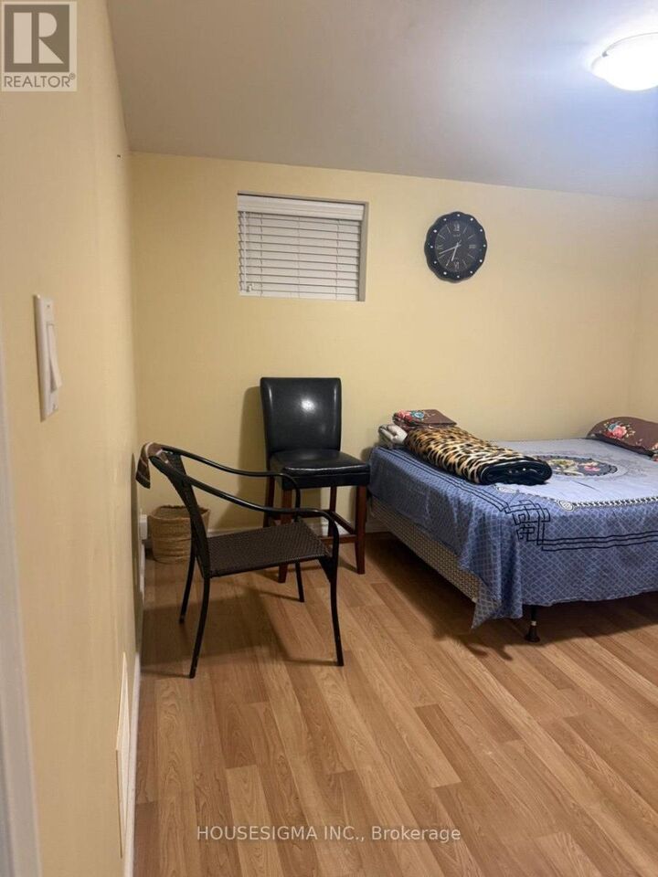 Photo de la propriété: 19 Granard Boulevard Basement ON M1M 2E2
