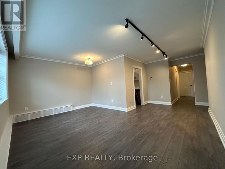 Property Photo:  27 Paisley Boulevard Unit 2  ON L6A 1P3 