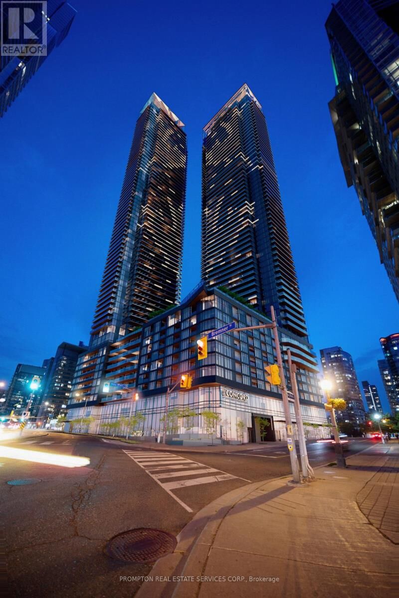 Property Photo: 3 Concord Cityplace Way 4103 ON M5V 0X4