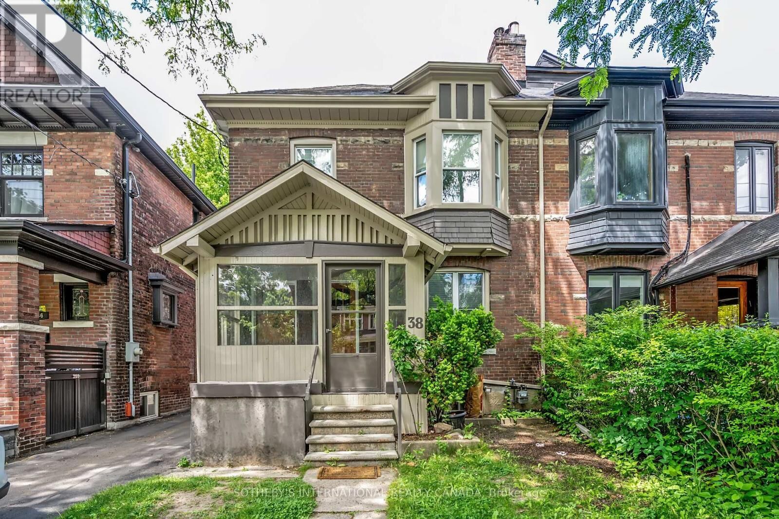 Property Photo:  38 Browning Avenue Upper  ON M4K 1V7 