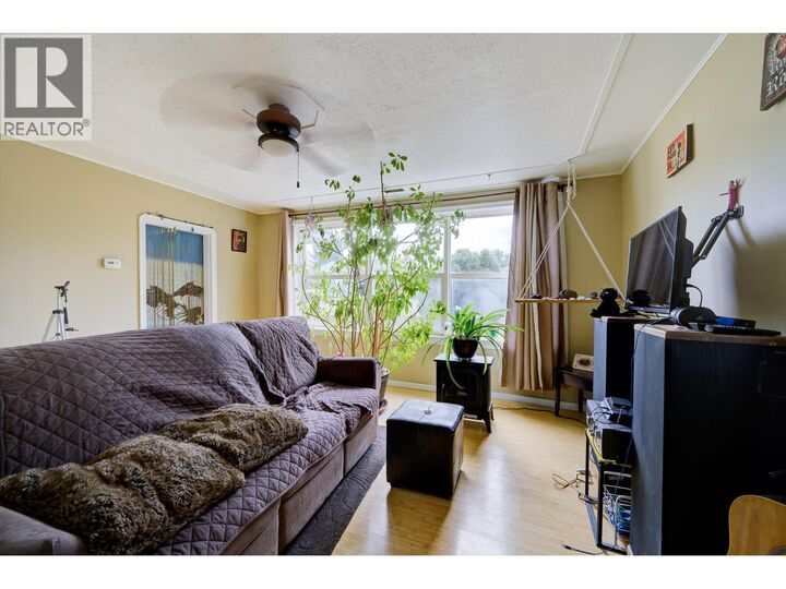 Property Photo:  644 Brentwood Avenue  BC V2B 1P5 