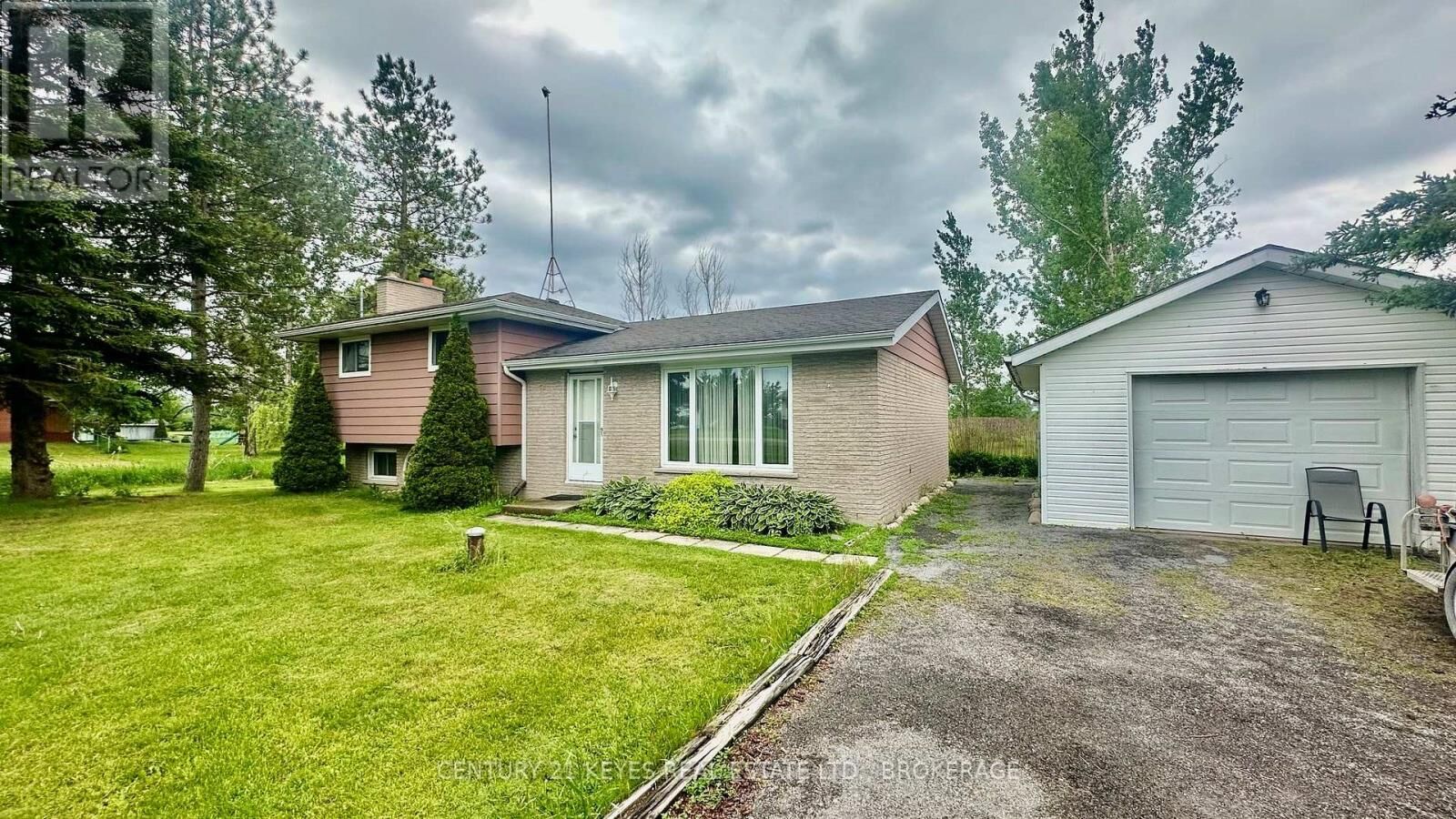 Property Photo: 85 Haig Road ON K7G 2V4