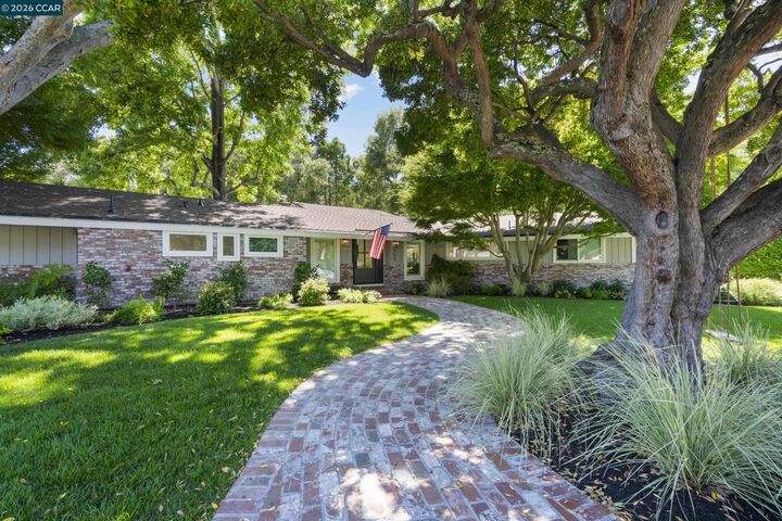Property Photo: 915 Forest Ln CA 94507