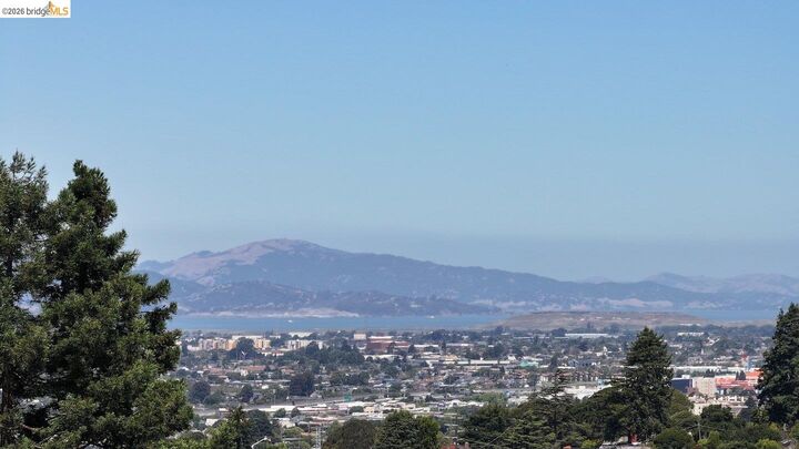 Property Photo: 605 Sea View Dr CA 94530