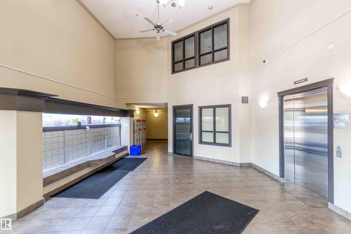 Property Photo: 7327 South Terwillegar Drive NW 7224 AB T6R 0L8