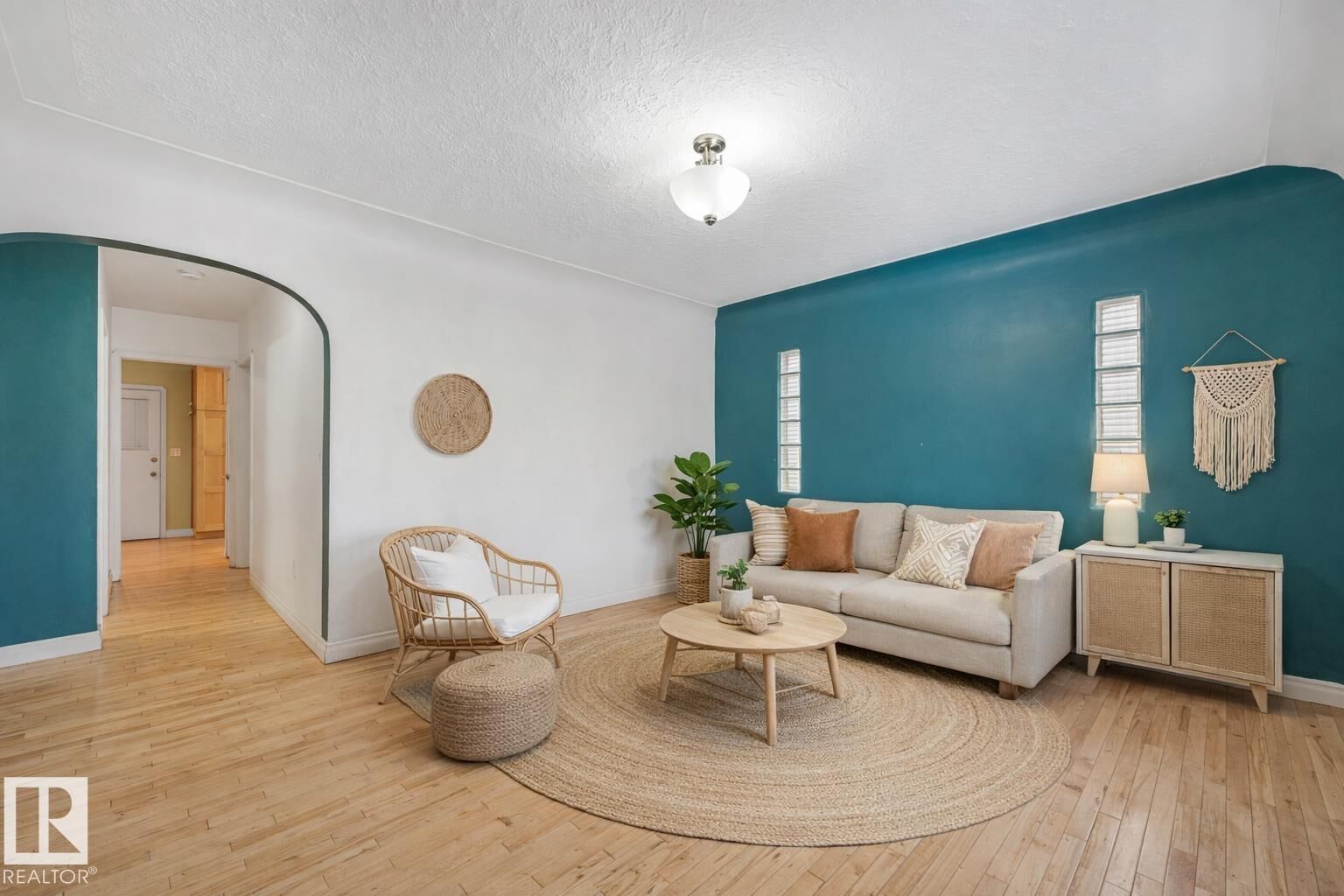 Property Photo: 9835 82 Avenue NW 4 AB T6E 1Y7
