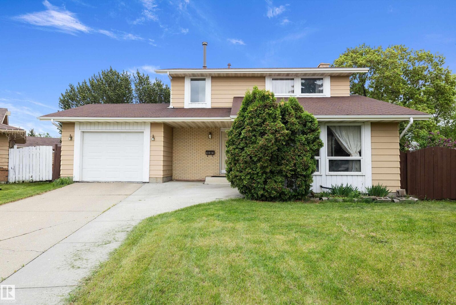 Property Photo:  6816 40 Avenue NW  AB T6K 1B4 