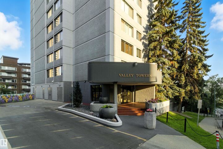 Property Photo:  9923 103 Street NW 2202  AB T5K 2J3 