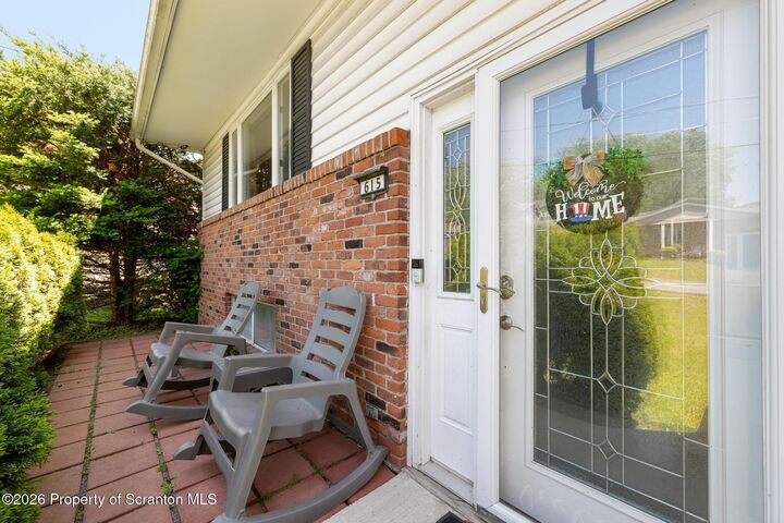 Property Photo:  615 Timber Lane  PA 18411 