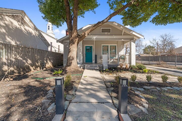 Property Photo:  943 Pecore Street  TX 77009 