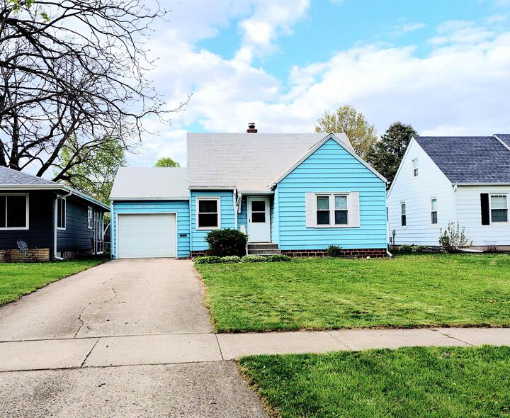 Property Photo:  817 E 4th Street  IA 51301 