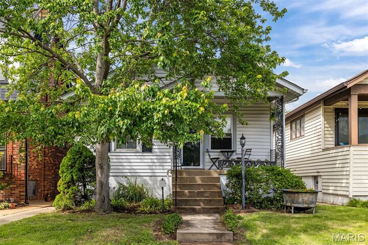 Property Photo: 5627 Nottingham Avenue MO 63109