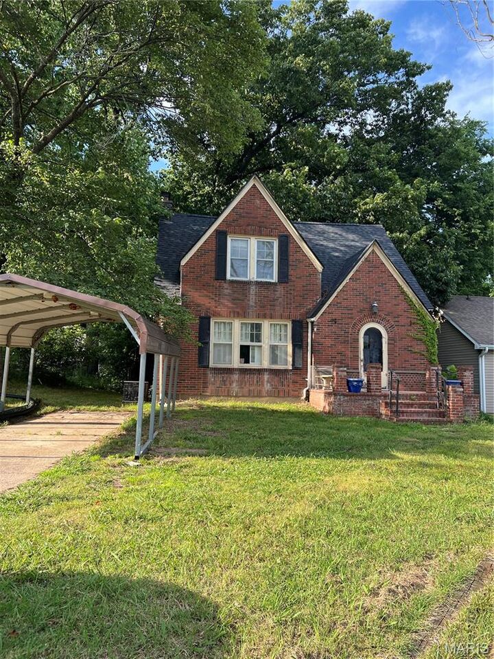 Property Photo: 420 E Cape Rock Drive MO 63701