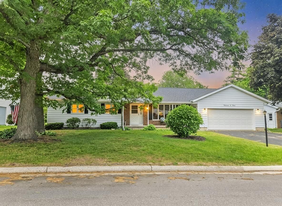 Property Photo: 1309 Hickory Dr WI 53549