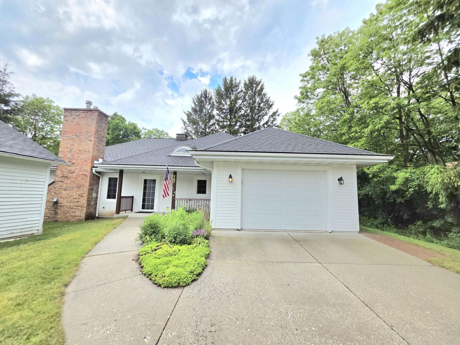 Property Photo: 707 Giddings Ave WI 53085
