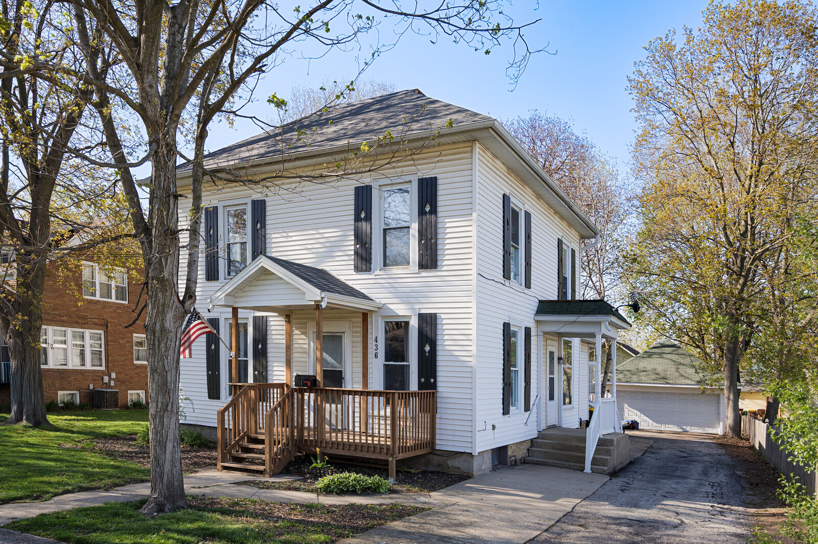 Property Photo: 436 W Washington Street IL 60152