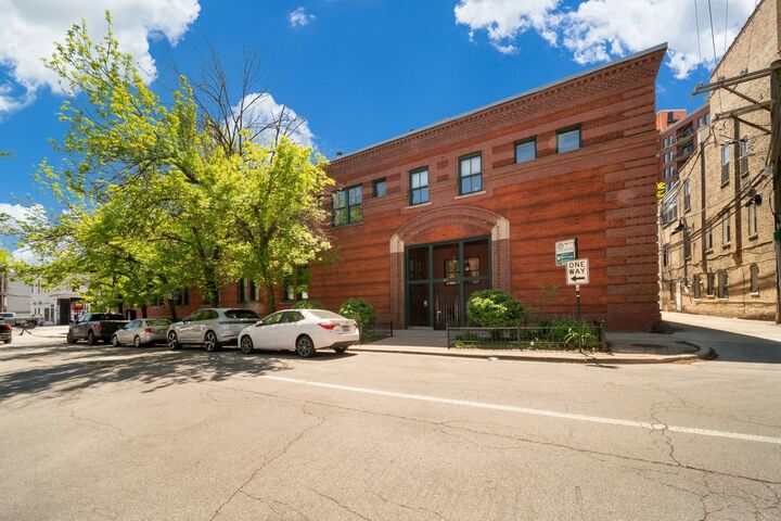Property Photo:  811 W Aldine Avenue 6S  IL 60657 