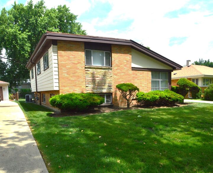 Property Photo: 10640 Wakefield Street IL 60154