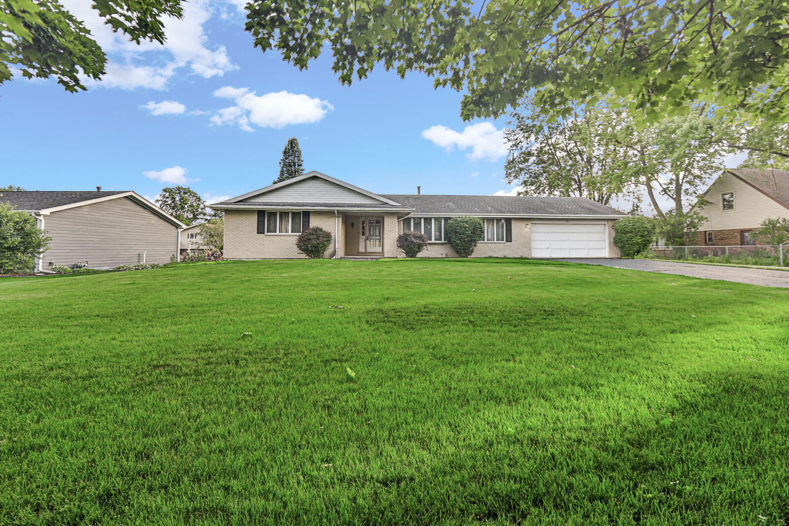Property Photo:  325 Wintree Lane  IL 60451 