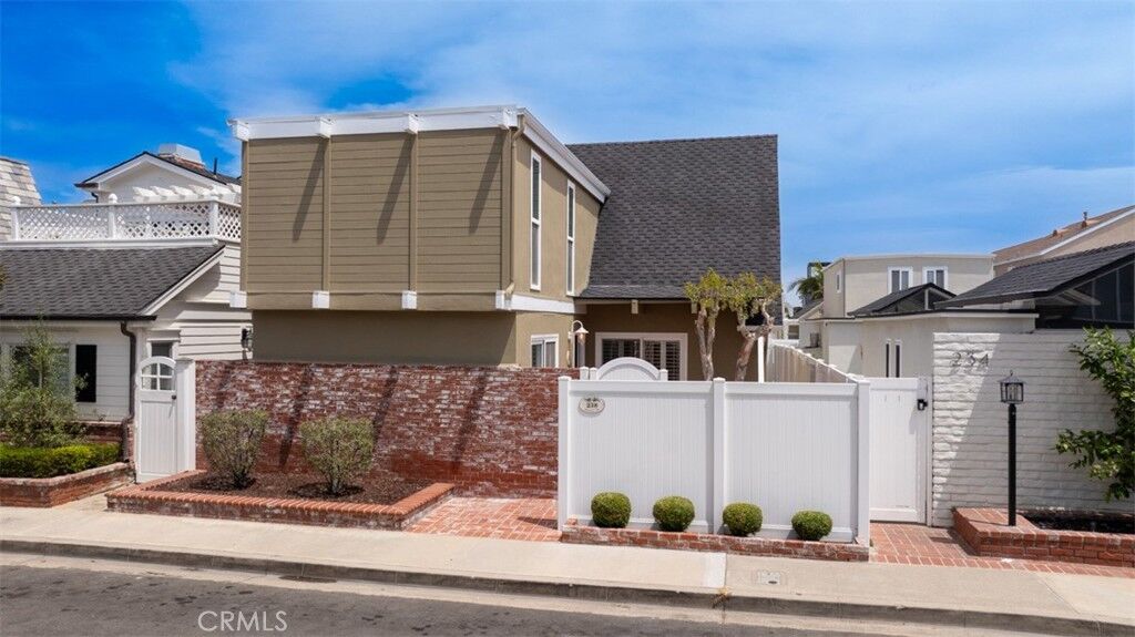 Property Photo:  238 Walnut Street  CA 92663 