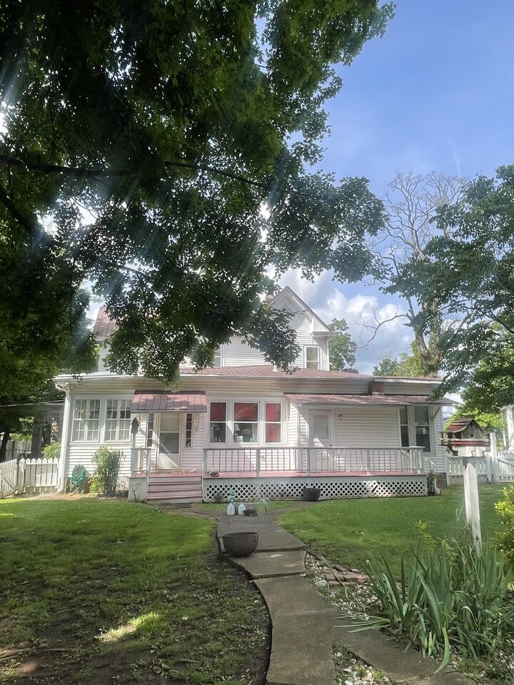 Property Photo: 213 Pulaski St TN 38464
