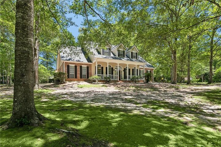 Property Photo: 213 Hawthorne Hollow Drive LA 70447