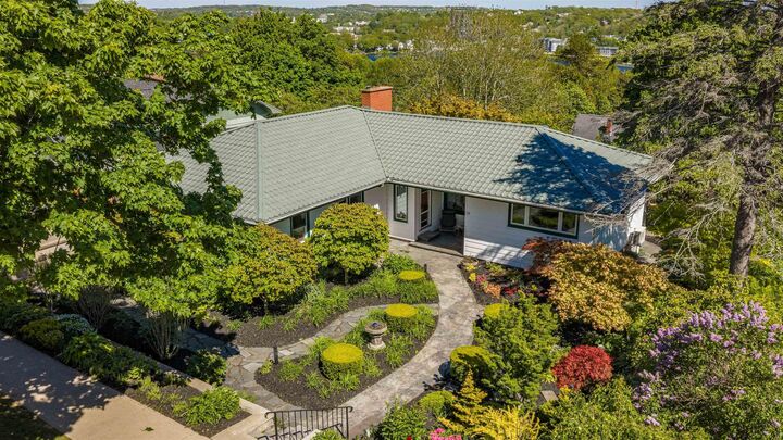 15 Lakeview Avenue — photo 1