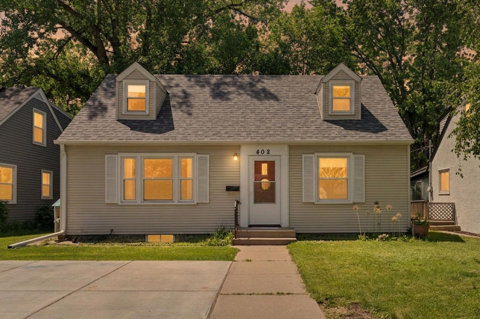 Property Photo:  402 Jefferson Avenue S  MN 55343 