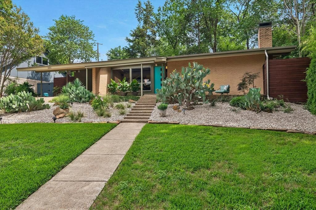 Property Photo:  2816 Ilahe Drive  TX 75233 
