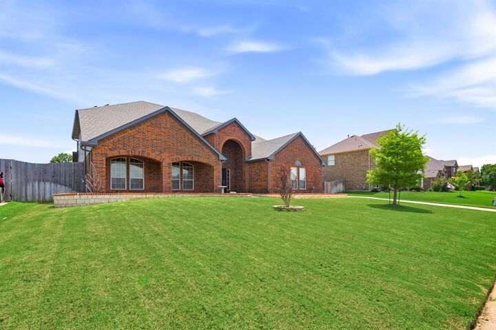 Property Photo:  1080 Estates Drive  TX 76060 