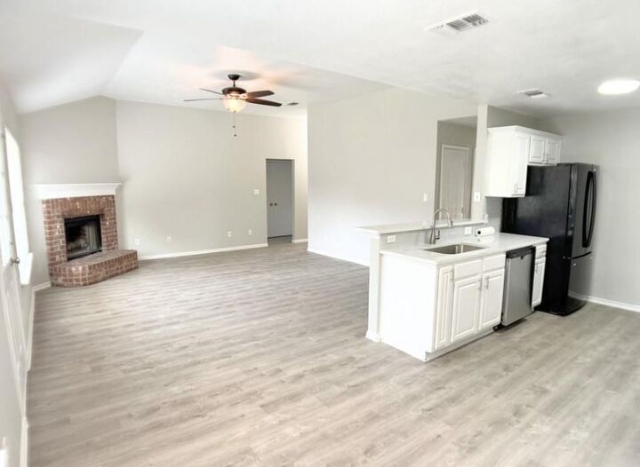 Property Photo: 3913 Periwinkle Drive TX 76137
