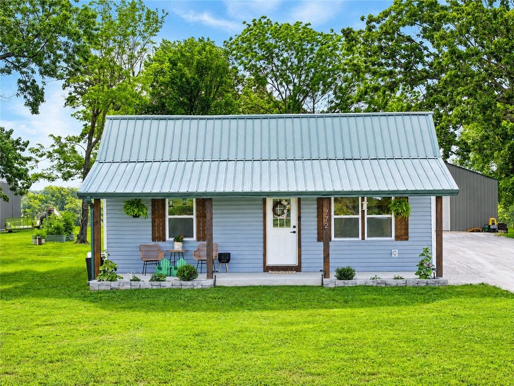 Property Photo:  772 N Plainview Road  MO 64831 
