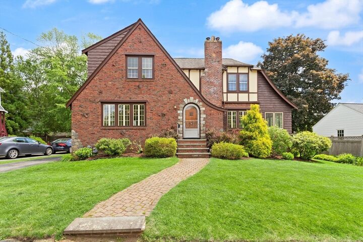 Property Photo: 9 Mayfield Rd MA 02478