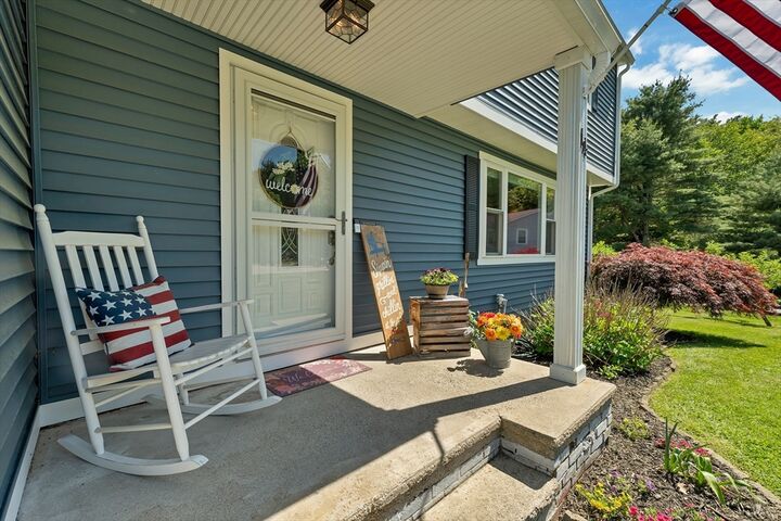 Property Photo:  14 Juniper Lane  NH 03063 