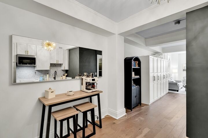 Property Photo:  21 Beacon St 8G  MA 02108 