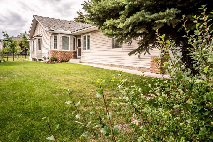 Property Photo: 601 Riverside Drive NW AB T1V 1S8