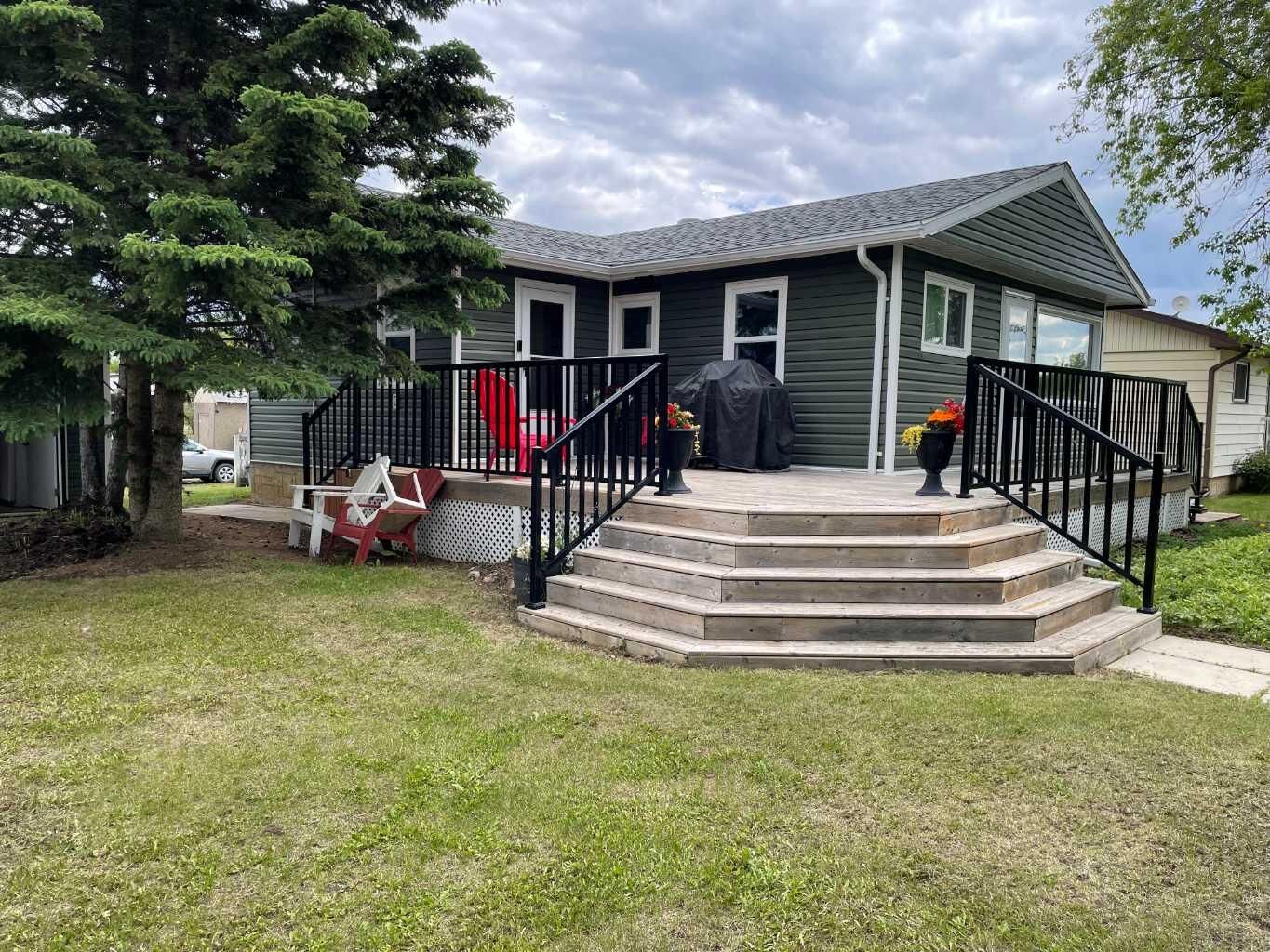 Property Photo: 932 4 Avenue AB T0H 2A0