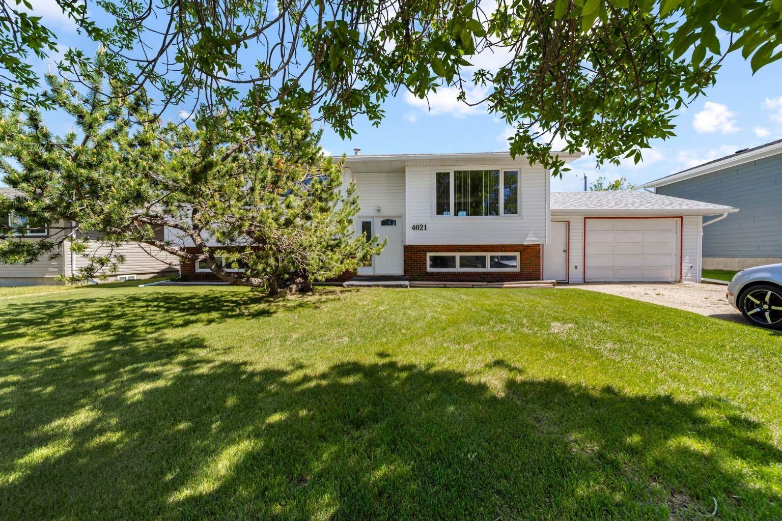 Property Photo: 4021 58 Street AB T0C 2L1