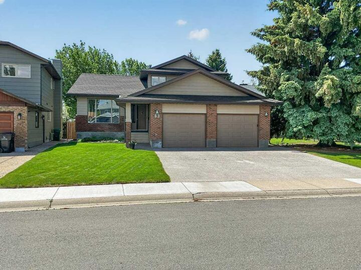 63 Wildwood Crescent W — photo 1