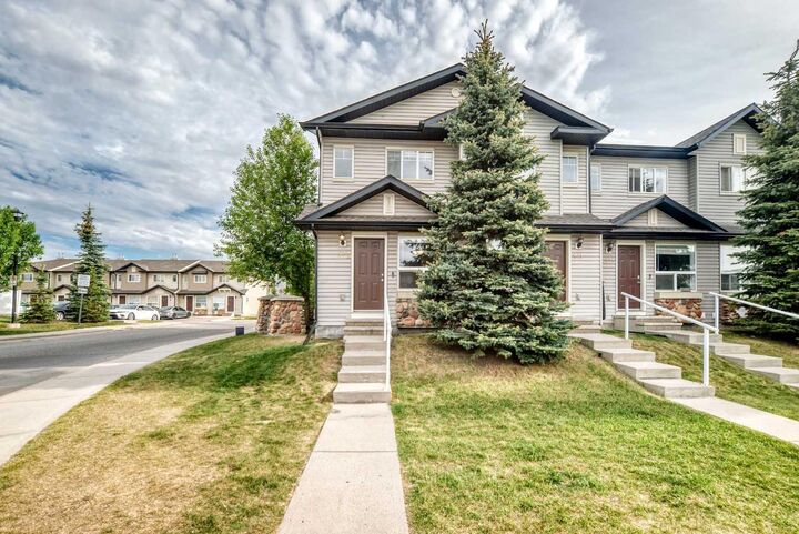 501 Saddlecrest Boulevard NE — photo 1
