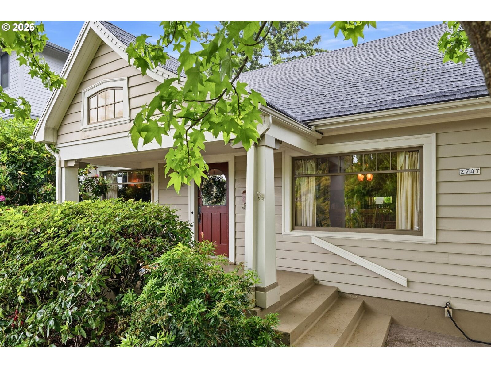 Property Photo:  2747 NE Schuyler St  OR 97212 