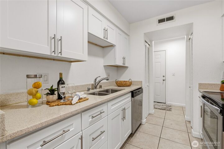 Property Photo:  12525 NE 145th Place F97  WA 98034 