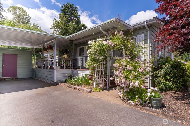 Property Photo: 1121 244th Street SW 19 WA 98021