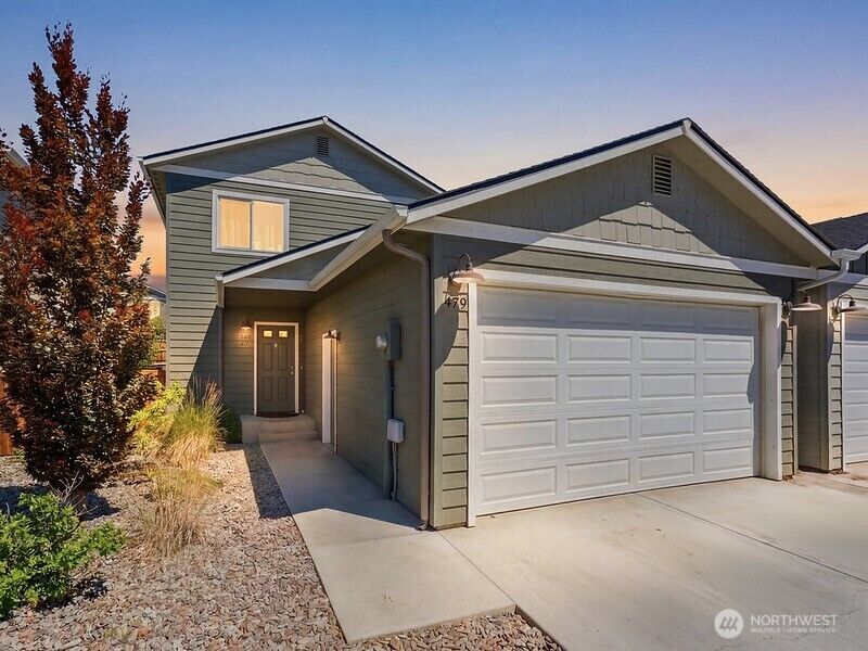 Property Photo:  479 S  Kansas Loop  WA 98802 