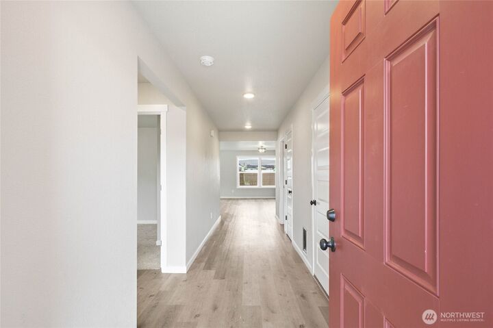 Property Photo:  725  L St  NE  WA 98848 