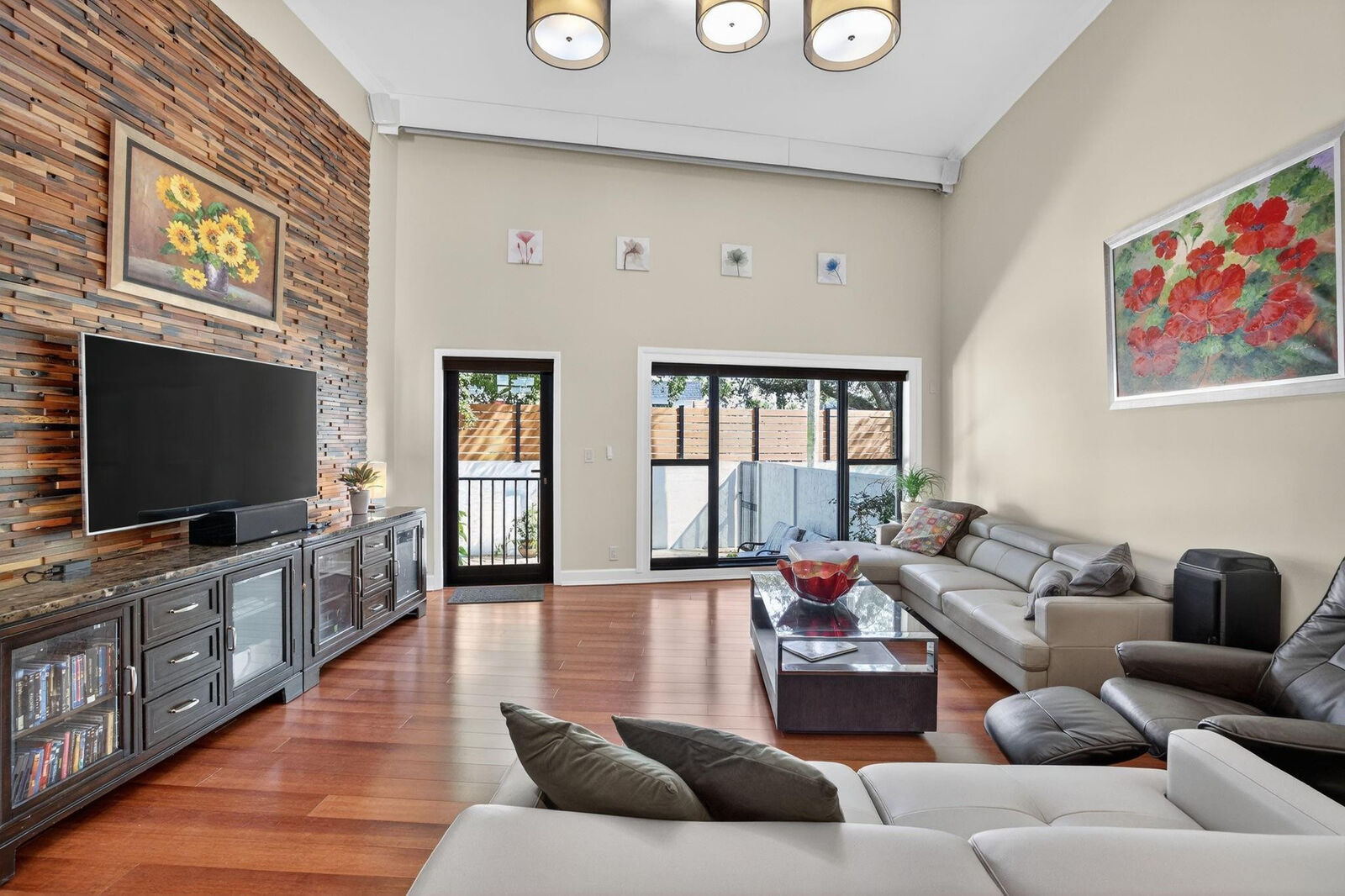 Property Photo: 3000 NE 8th Terrace B4 FL 33334