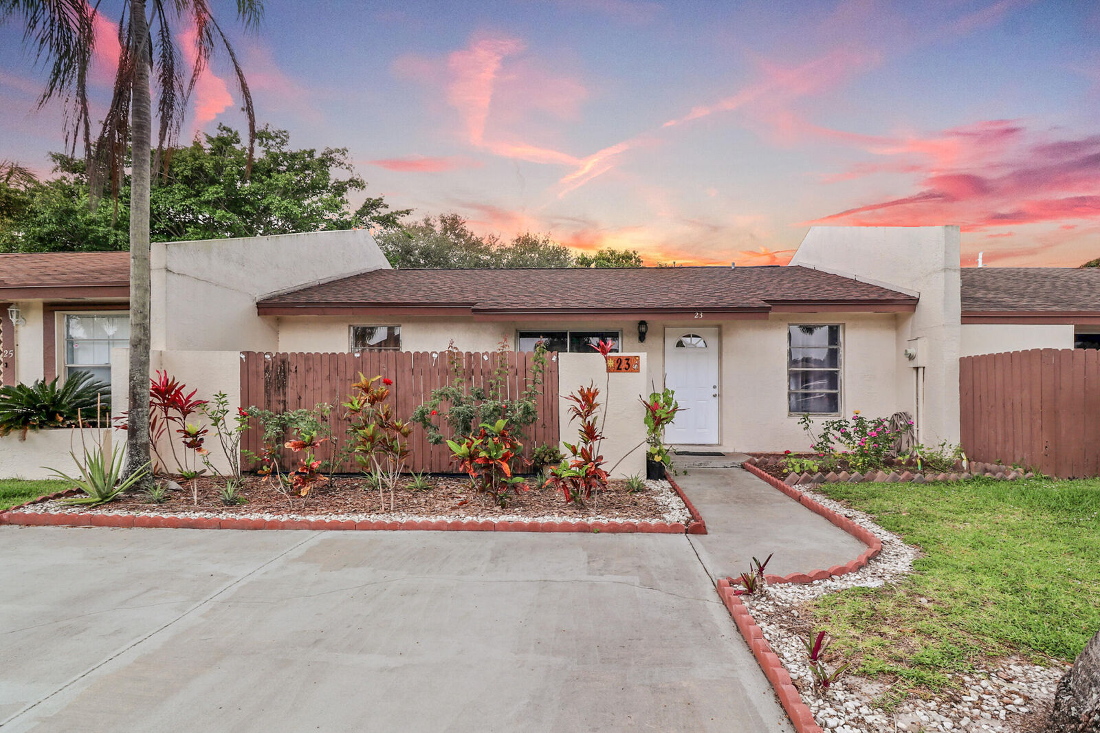 Property Photo:  23 Chelsea Lane  FL 33426 