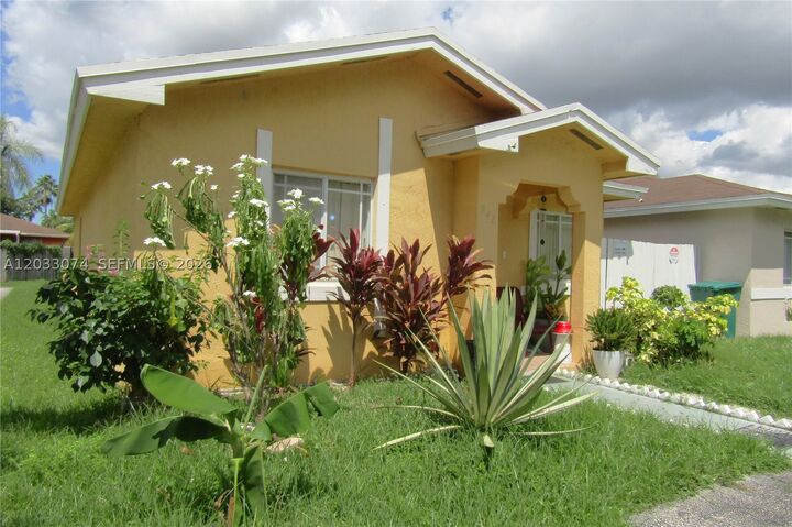 Property Photo:  942 SW 8th Pl  FL 33034 