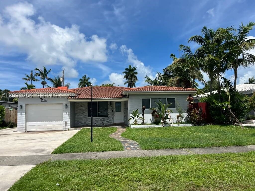 Property Photo: 719 N 31st Rd FL 33021