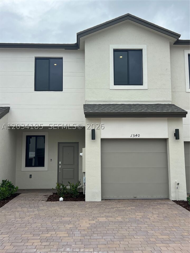 Property Photo:  1540 NW 1st St  FL 33034 